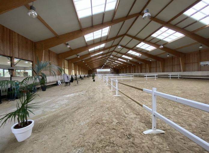 Le manège couvert du Haras des Côtes aux Loges-en-Josas
