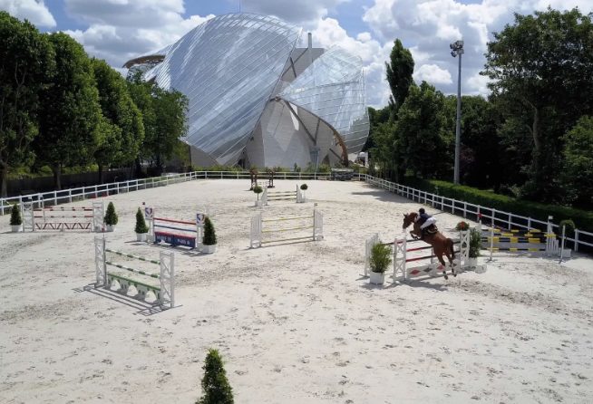 Le manège de la Société d'Équitation de Paris, au c&oelig;ur du bois de Boulogne